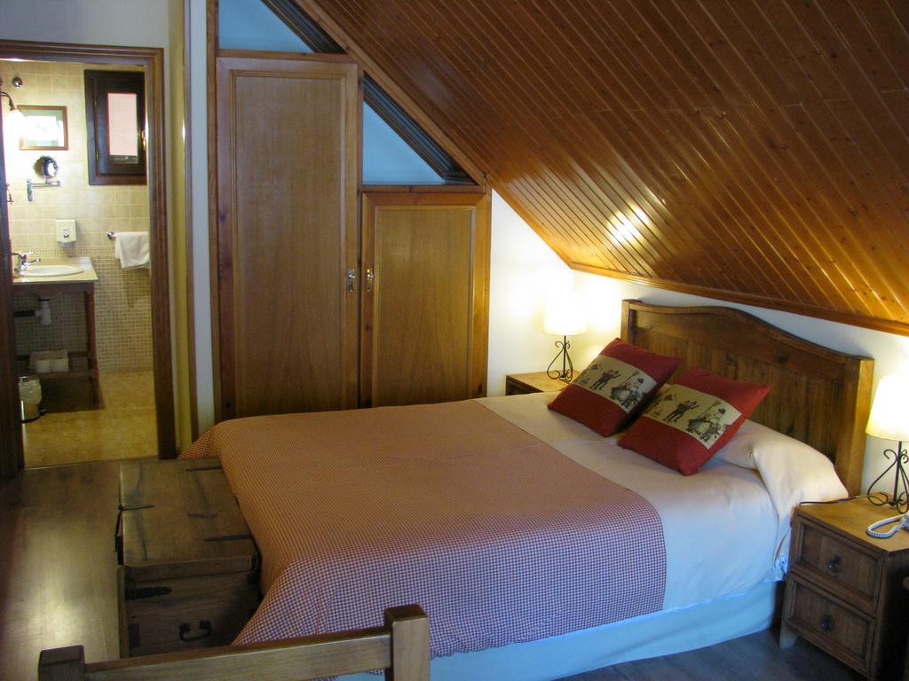 Aparthotel Sarrato Sallent De Gallego Exterior photo