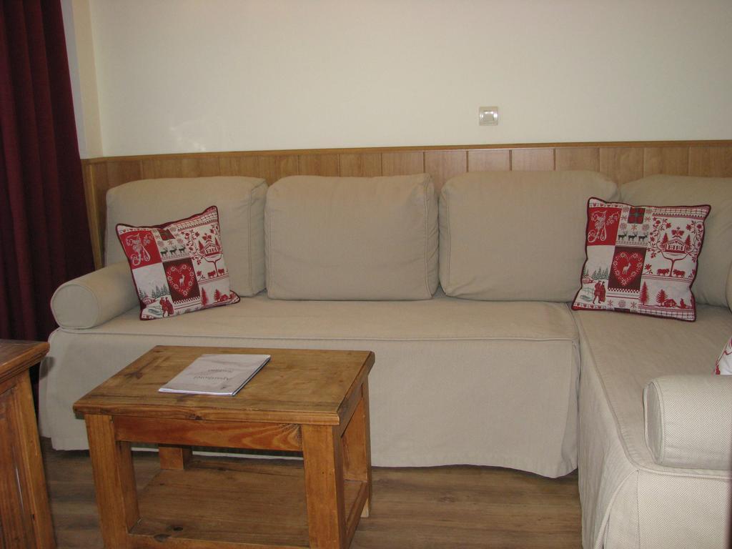 Aparthotel Sarrato Sallent De Gallego Exterior photo