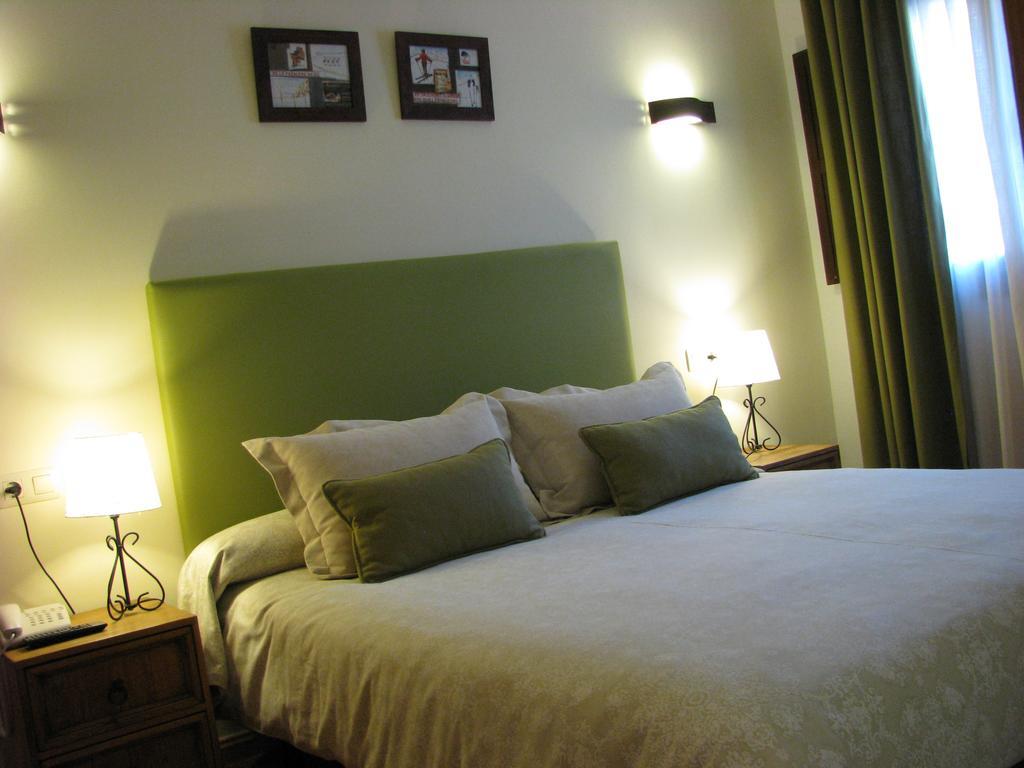 Aparthotel Sarrato Sallent De Gallego Exterior photo